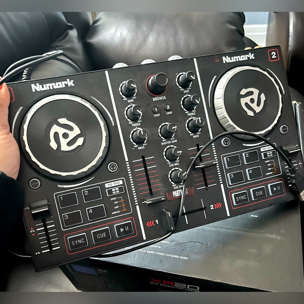Numark Party Mix DJ Controller